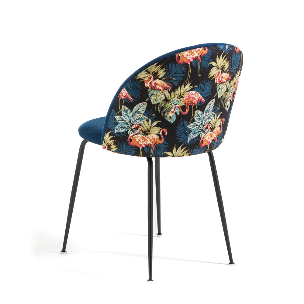 Sara – sedia in velluto decorato con gambe in metallo