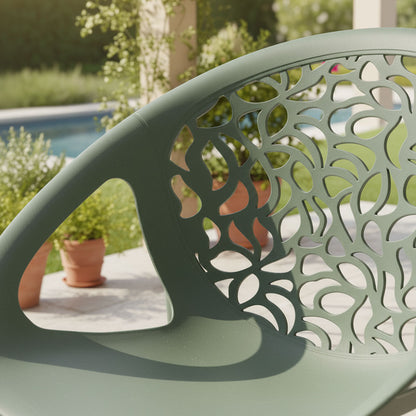Ambra – sedia in polipropilene da giardino dal design traforato